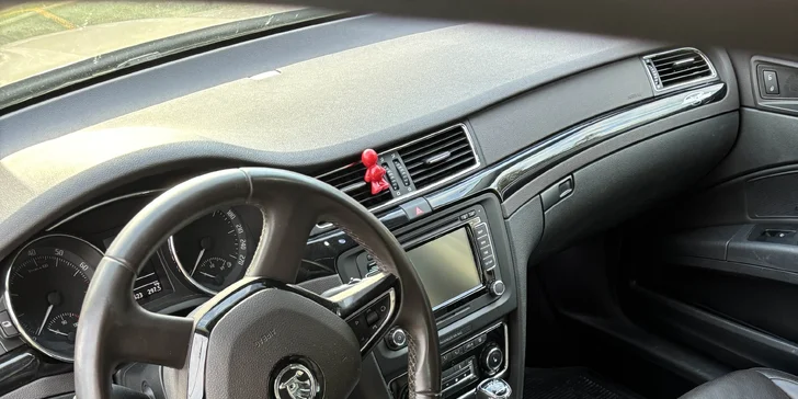 Detailní čištění auta: interiér vč. tepování, exteriér, ozon i kompletní balíček