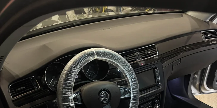 Detailní čištění auta: interiér vč. tepování, exteriér, ozon i kompletní balíček