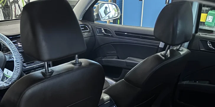 Detailní čištění auta: interiér vč. tepování, exteriér, ozon i kompletní balíček