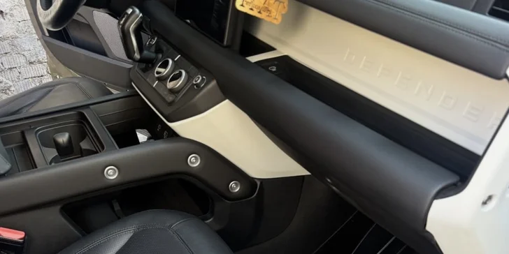 Detailní čištění auta: interiér vč. tepování, exteriér, ozon i kompletní balíček