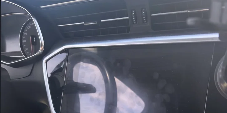 Detailní čištění auta: interiér vč. tepování, exteriér, ozon i kompletní balíček