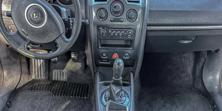 Detailní čištění auta: interiér vč. tepování, exteriér, ozon i kompletní balíček