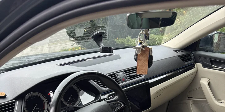 Detailní čištění auta: interiér vč. tepování, exteriér, ozon i kompletní balíček