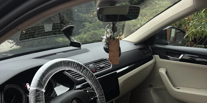 Detailní čištění auta: interiér vč. tepování, exteriér, ozon i kompletní balíček