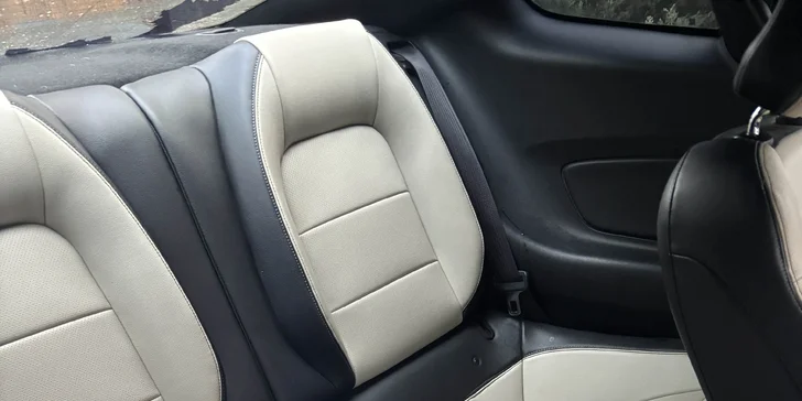 Detailní čištění auta: interiér vč. tepování, exteriér, ozon i kompletní balíček