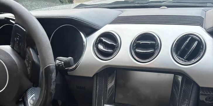 Detailní čištění auta: interiér vč. tepování, exteriér, ozon i kompletní balíček