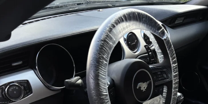 Detailní čištění auta: interiér vč. tepování, exteriér, ozon i kompletní balíček