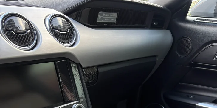 Detailní čištění auta: interiér vč. tepování, exteriér, ozon i kompletní balíček