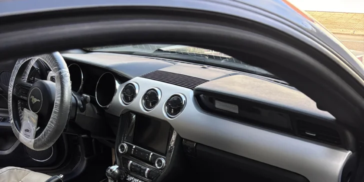 Detailní čištění auta: interiér vč. tepování, exteriér, ozon i kompletní balíček