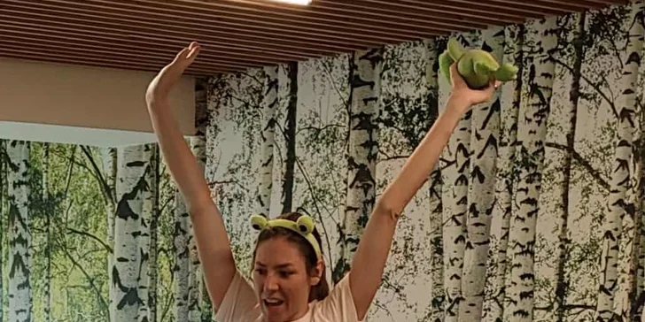 Hravé lekce angličtiny a pohybu: pro rodiče s dětmi od 6 měsíců, 2–⁠⁠⁠⁠⁠⁠15 lekcí