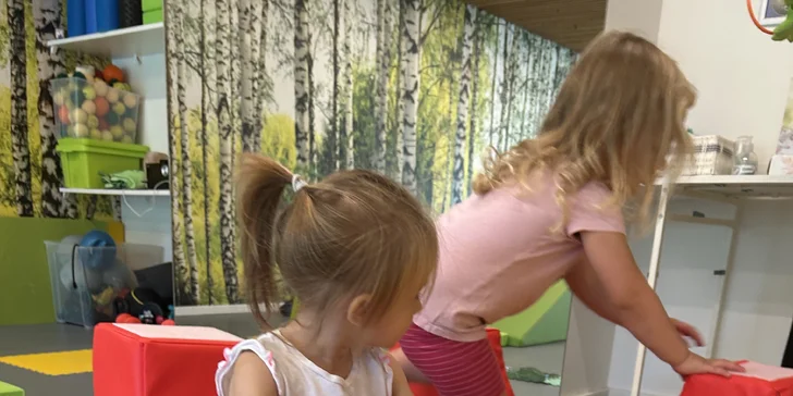 Hravé lekce angličtiny a pohybu: pro rodiče s dětmi od 6 měsíců, 2–⁠⁠⁠⁠⁠⁠15 lekcí