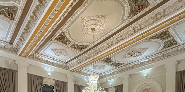 Zrekonstruovaný hotel v centru Františkových Lázní: snídaně či plná penze, bazén i procedury