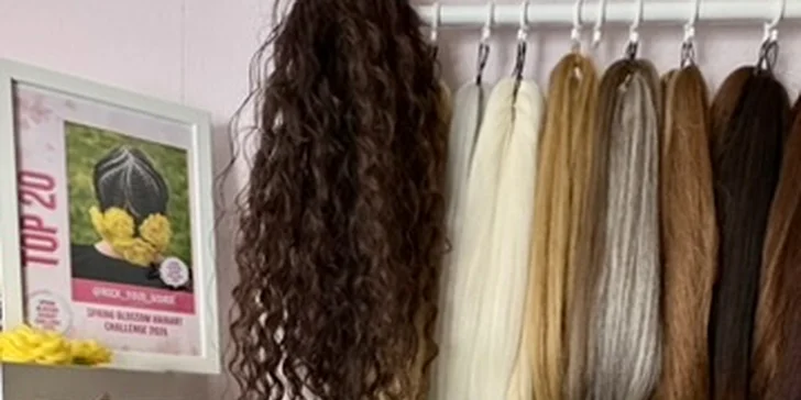 Boxerské copy i s kanekalonem, účes Rumi nebo prodloužení vlasů