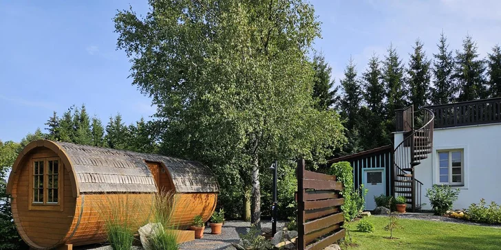 Dovolená v oblasti Tiských stěn: moderní prázdninový domek až pro 7 osob, možnost wellness