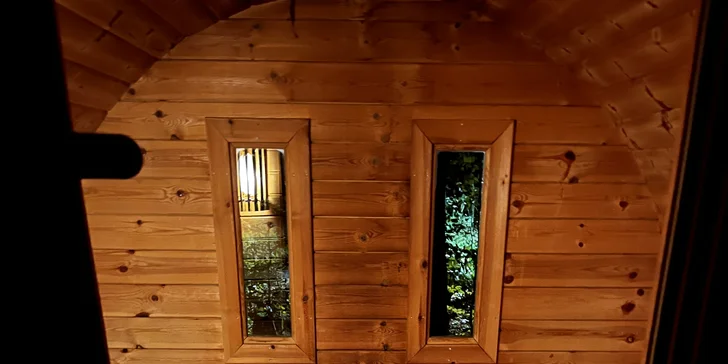 Dovolená v oblasti Tiských stěn: moderní prázdninový domek až pro 7 osob, možnost wellness