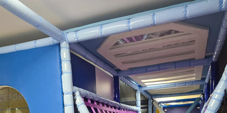 Zábava a relax: vstupy do dětské herny pro děti i dospělé s nápoji a pizzou