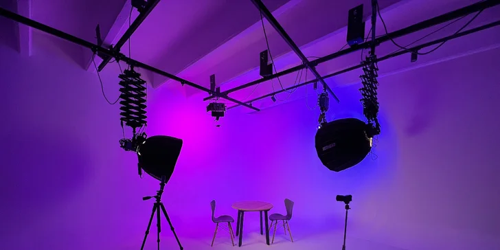 Pronájem profesionálně vybaveného Ateliéru Nekonečno pro foto/video produkci