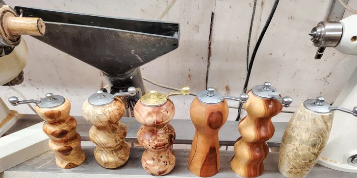 Objevte krásu práce se dřevem: celodenní kurz soustružení i výroby mlýnků