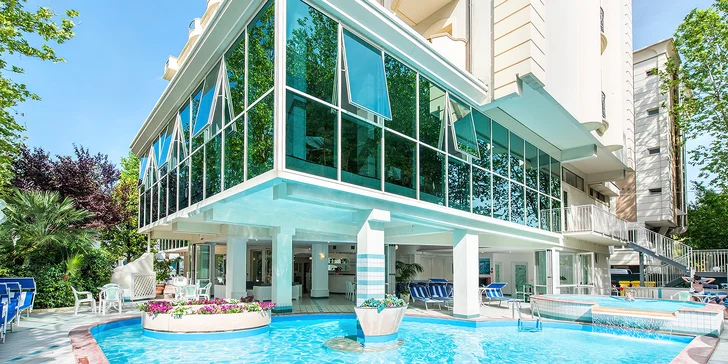 Italský Jadran: 4* hotel nedaleko Rimini, neomezeně wellness i polopenze