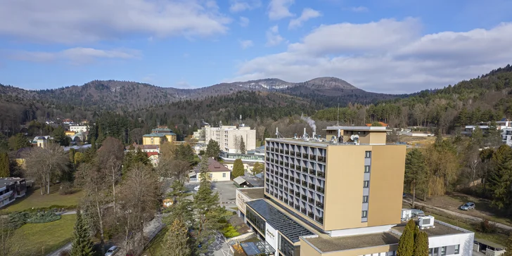 Dovolená v Bardejovských lázních ve 4* hotelu: plná penze, procedury a neomezený wellness