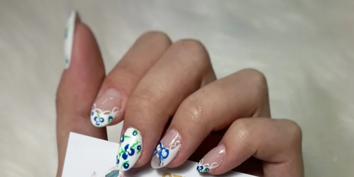 Hýčkání pro ruce i nohy: Manikúra, pedikúra či modeláž nehtů