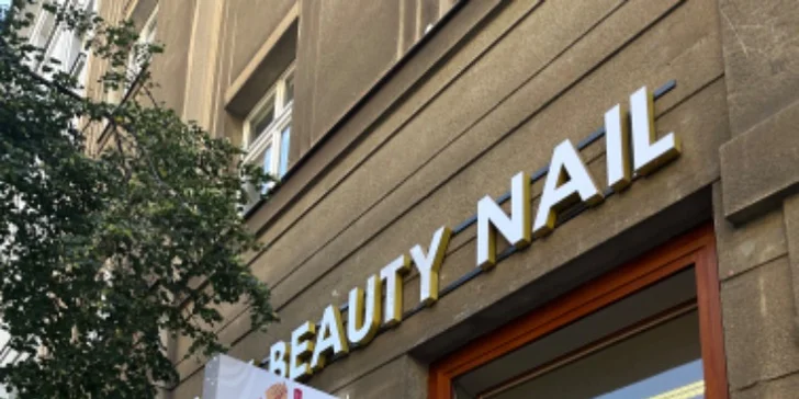 Hýčkání pro ruce i nohy: Manikúra, pedikúra či modeláž nehtů