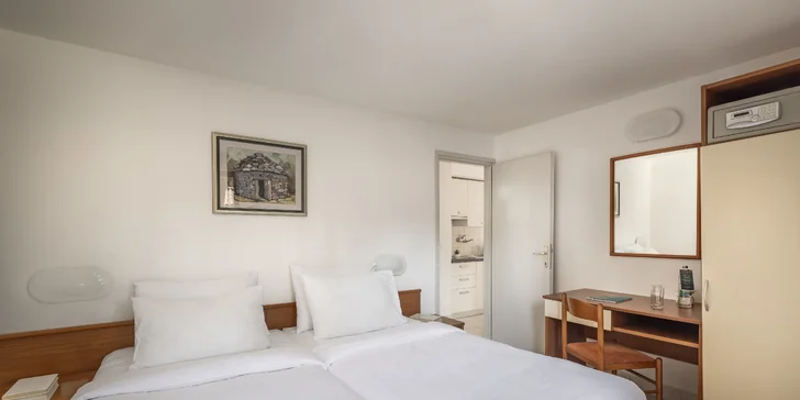 Hurá na Istrii: 3* apartmány přímo u pláže, snídaně nebo polopenze, bazén s tobogány