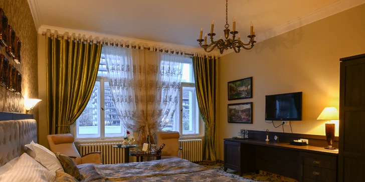 Romantika ve Varech: láhev prosecca na pokoji, možnost 3chodové večeře i snídaně do postele