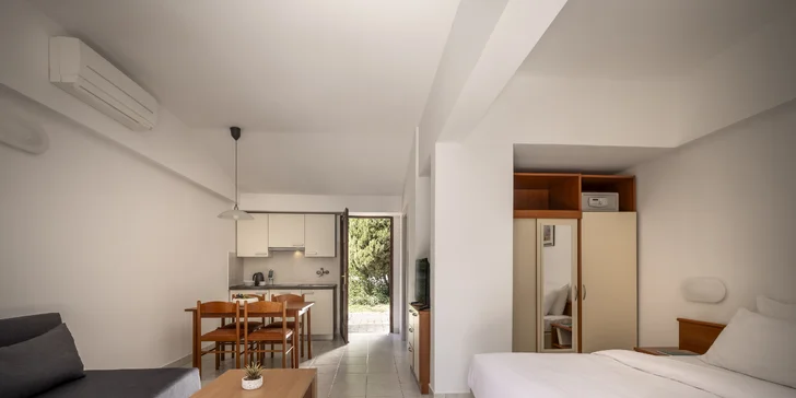 Hurá na Istrii: 3* apartmány přímo u pláže, snídaně nebo polopenze, bazén s tobogány