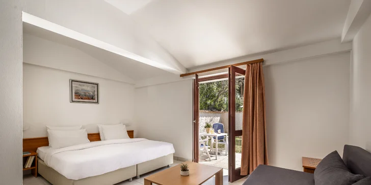 Hurá na Istrii: 3* apartmány přímo u pláže, snídaně nebo polopenze, bazén s tobogány