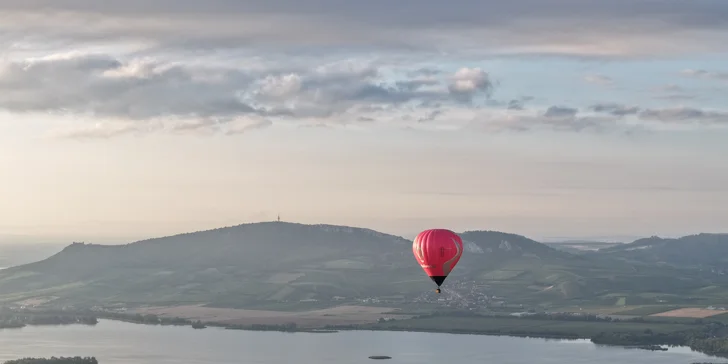 Privátní let malým horkovzdušným balonem: pro 2 až 6 osob, 2–3 hodiny