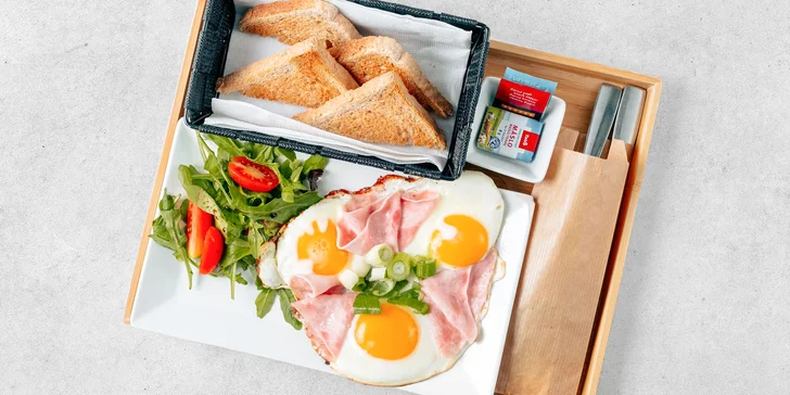 Brunch s kávou a limonádou nebo kafe s dortem pro 1 nebo 2 osoby