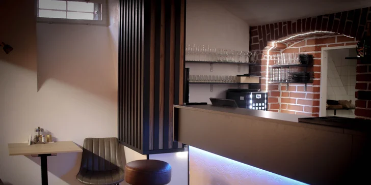 Potěšte své chuťové buňky: poctivý hovězí burger Klasik v Plzni pro 1 i 2