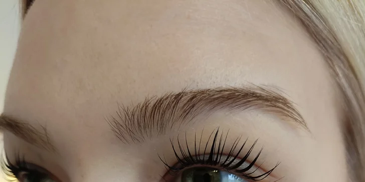 Zajistěte si výrazný pohled: prodloužení či korejský lifting řas, laminace a barvení obočí