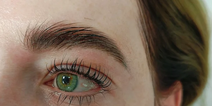 Zajistěte si výrazný pohled: prodloužení či korejský lifting řas, laminace a barvení obočí