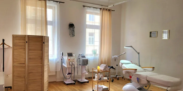 Mikrojehličkování nebo karbonový peeling pro omlazení a obnovu pleti