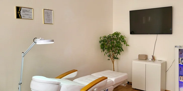 Mikrojehličkování nebo karbonový peeling pro omlazení a obnovu pleti