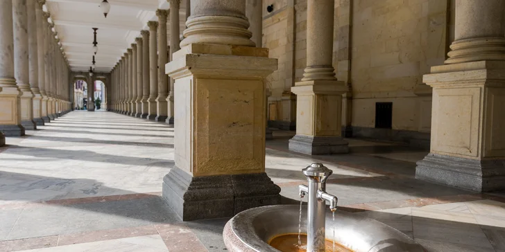 Romantika ve Varech: láhev prosecca na pokoji, možnost 3chodové večeře i snídaně do postele