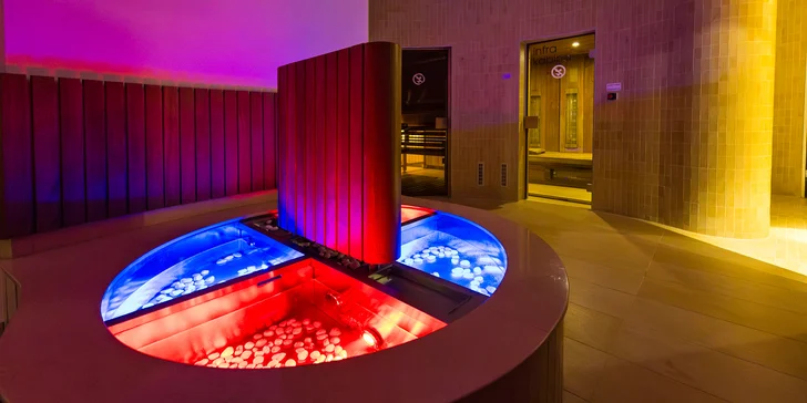 Neomezený vstup do wellness a voucher na 2000 Kč na jídlo pro 2 osoby