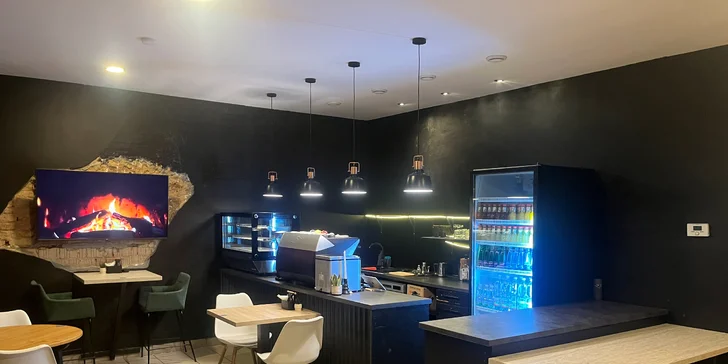 Rozmanité sushi sety s 24-64 kousky, miso či tom yum polévkou, edamame i limonádou