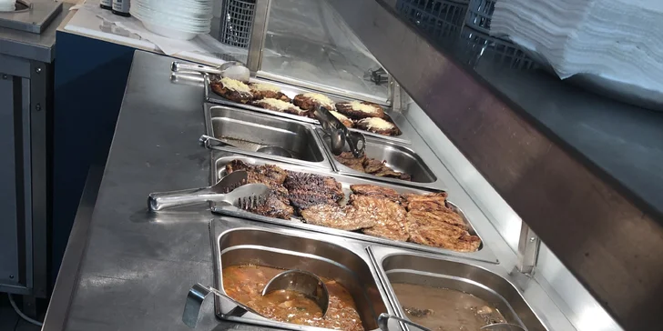 Snězte, co můžete v české restauraci: teplá a studená jídla, řízky, zmrzlina