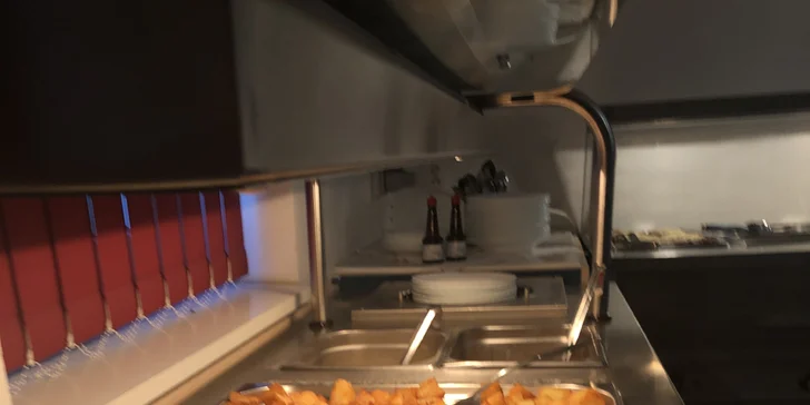 Snězte, co můžete v české restauraci: teplá a studená jídla, řízky, zmrzlina