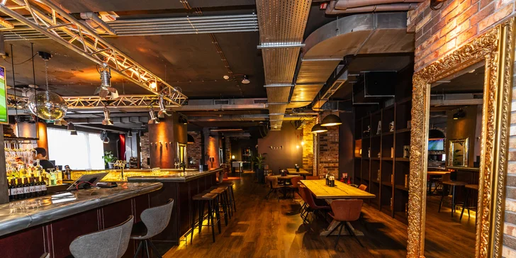 Pobyt v Praze: moderní hotel v Karlíně se snídaní, blízko metra i tramvaje