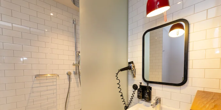 Pobyt v Praze: moderní hotel v Karlíně se snídaní, blízko metra i tramvaje