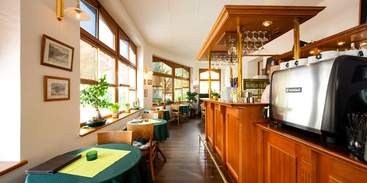 Hotel ve Starém Smokovci s polopenzí a vstupem do bazénu