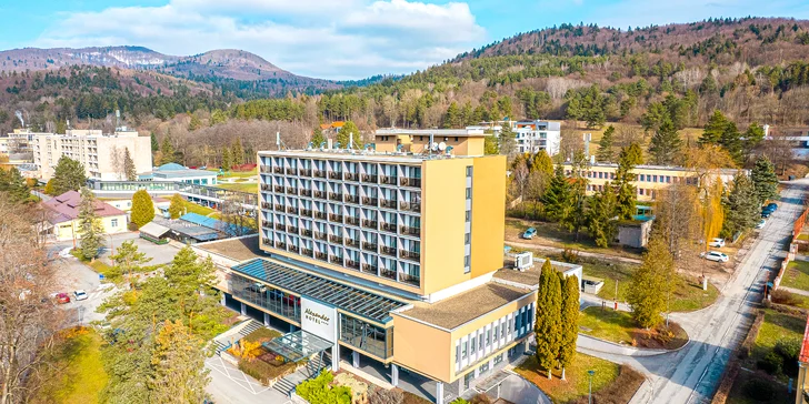 Dovolená v Bardejovských lázních ve 4* hotelu: plná penze, procedury a neomezený wellness
