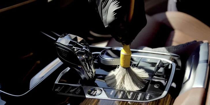 Mobilní ruční mytí aut: těšte se na auto jako nové – odstranění špíny, tepování interiéru a podlahy i obnova plastů