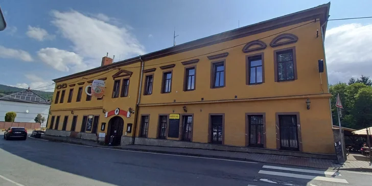 Brdský burger z regionálního hovězího masa, hranolky a pivo pro 1 i 2 osoby