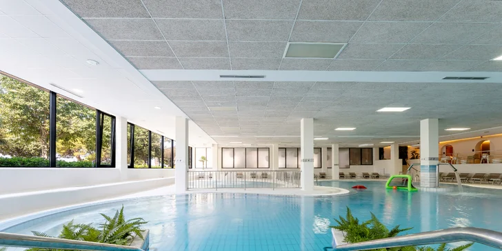 4* hotel v Petrčane u Zadaru: hned u pláže, se snídaní či polopenzí a neomezeným wellness