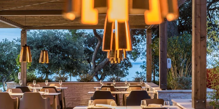 4* hotel v Petrčane u Zadaru: hned u pláže, se snídaní či polopenzí a neomezeným wellness